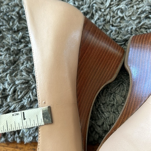 Cole Haan Women's The GO-to Wedge Heel Pump  Nude Beige Size 9.5 - Picture 4 of 14